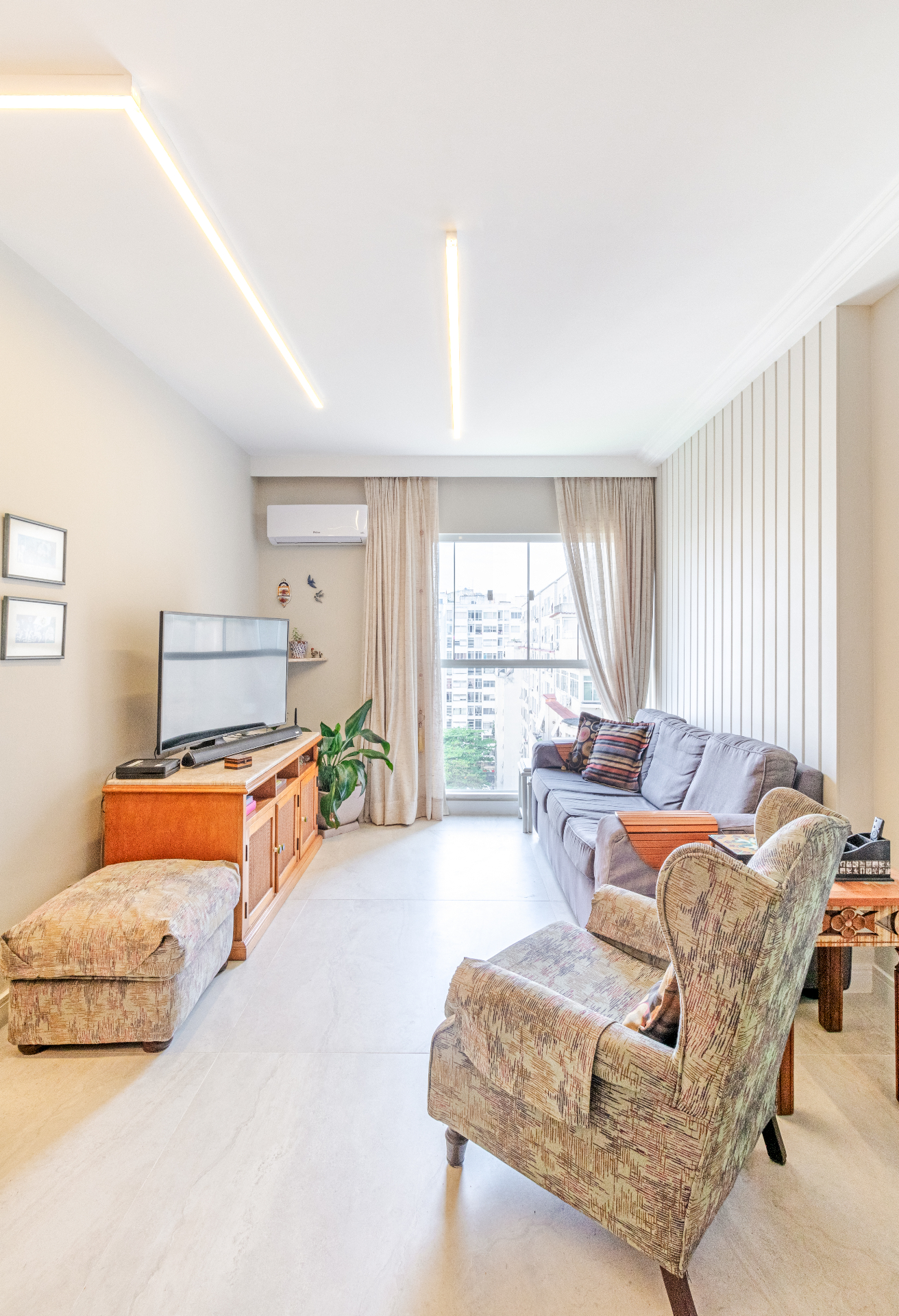 Depois — Sala reformada · iluminação em sanca